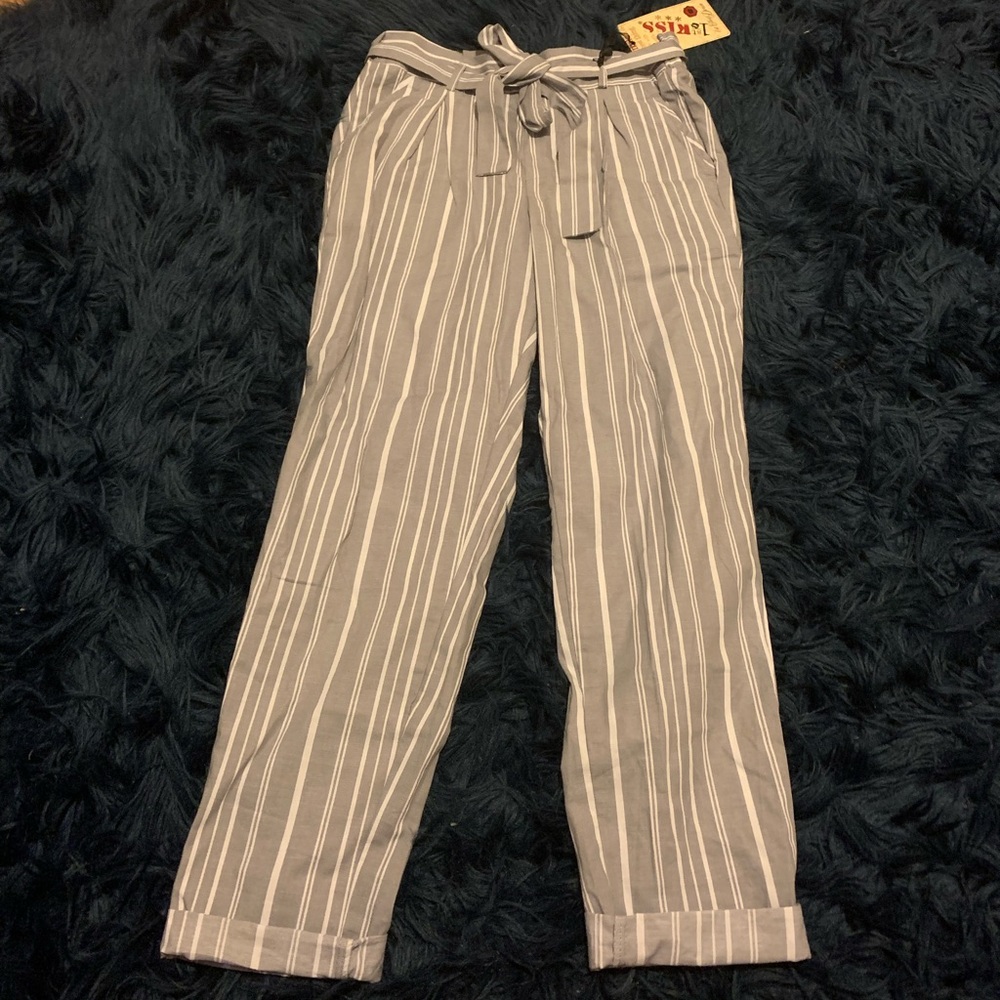 High Waisted Tie Capris